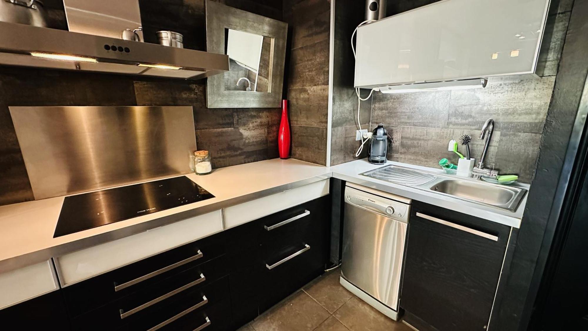 Golden Mile Apartment